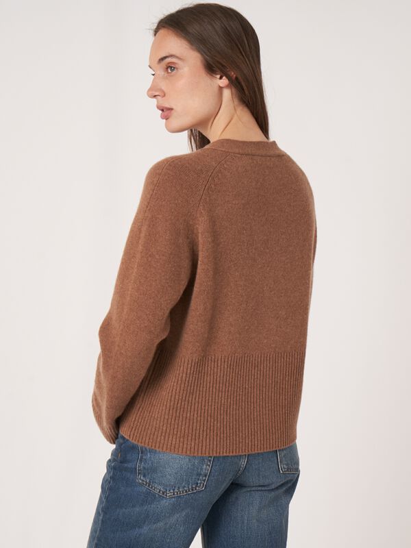 Rib knit round-neck cardigan made of organic cotton yarn - brown