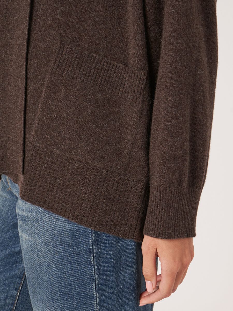 Cardigan ouvert en cachemire à col châle avec poches image number 3