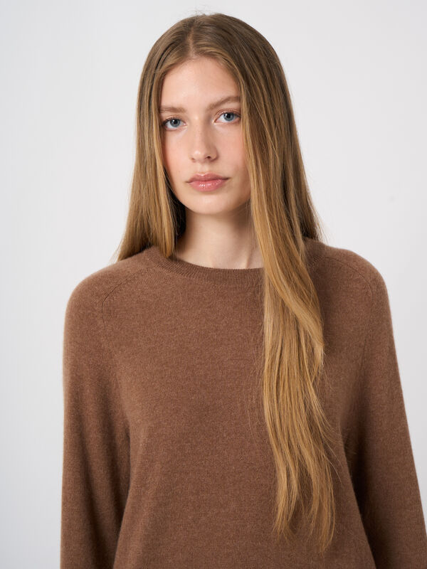 Leichter Kaschmirpullover mit Rundhalsausschnitt image number 0