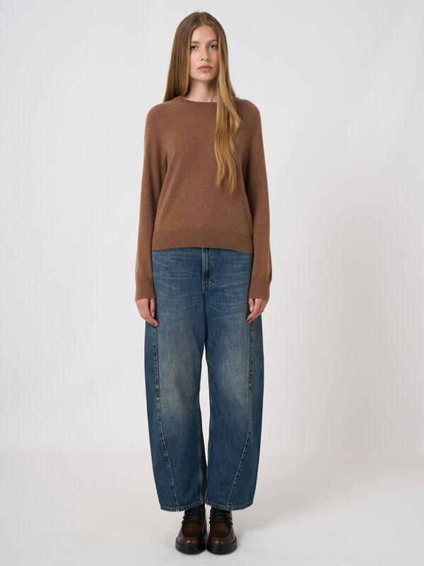 Leichter Kaschmirpullover mit Rundhalsausschnitt image number 2