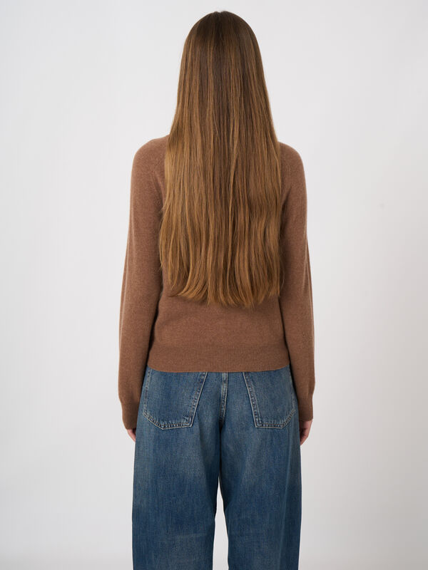 Leichter Kaschmirpullover mit Rundhalsausschnitt image number 3