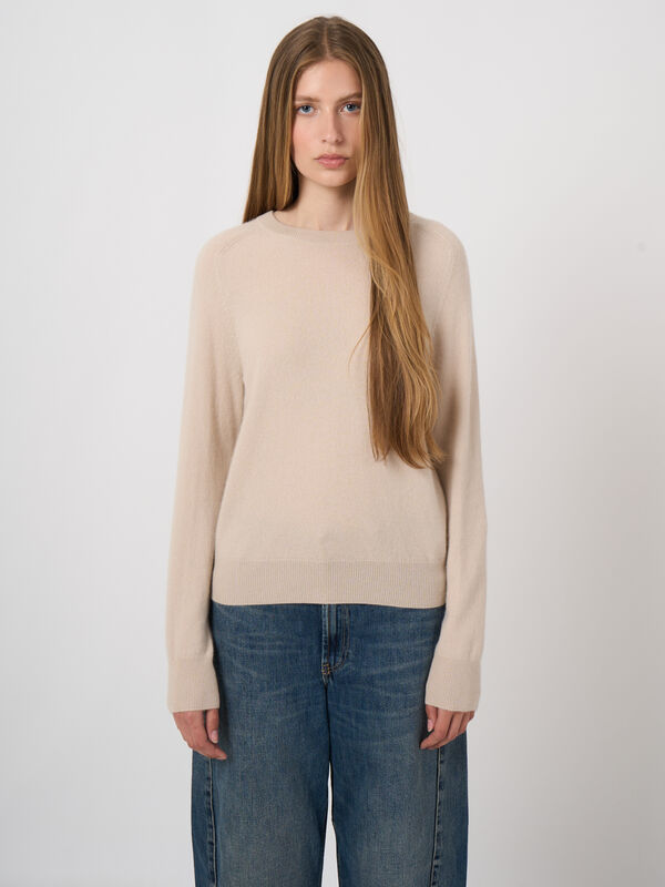 Leichter Kaschmirpullover mit Rundhalsausschnitt image number 1