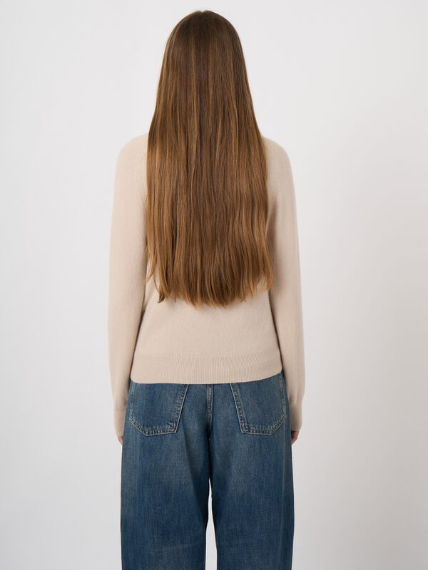 Leichter Kaschmirpullover mit Rundhalsausschnitt image number 3