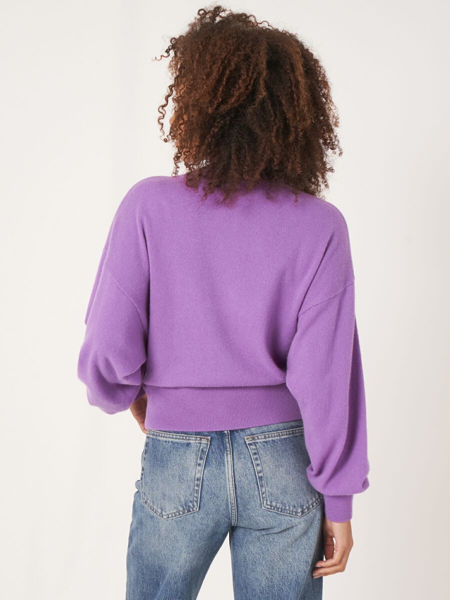 Cashmere trui met diepe geribde V-hals image number 1