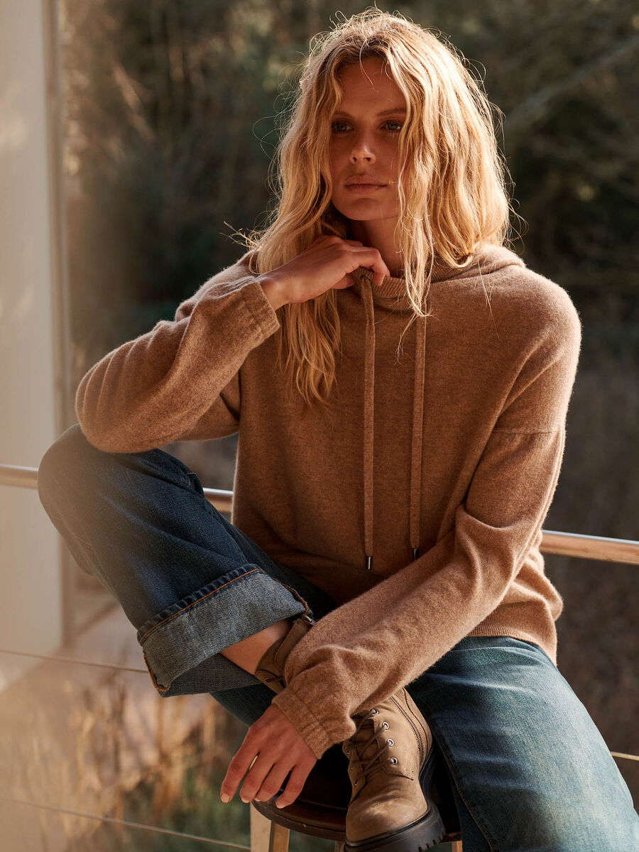 Organic cashmere hoodie with puff sleeves image number 0