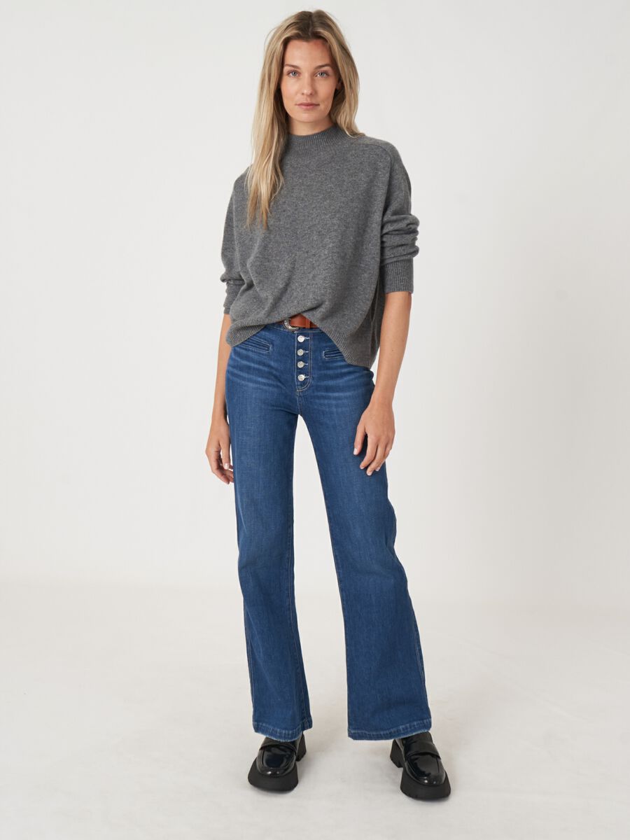 Pull à col montant en cachemire biologique image number 9