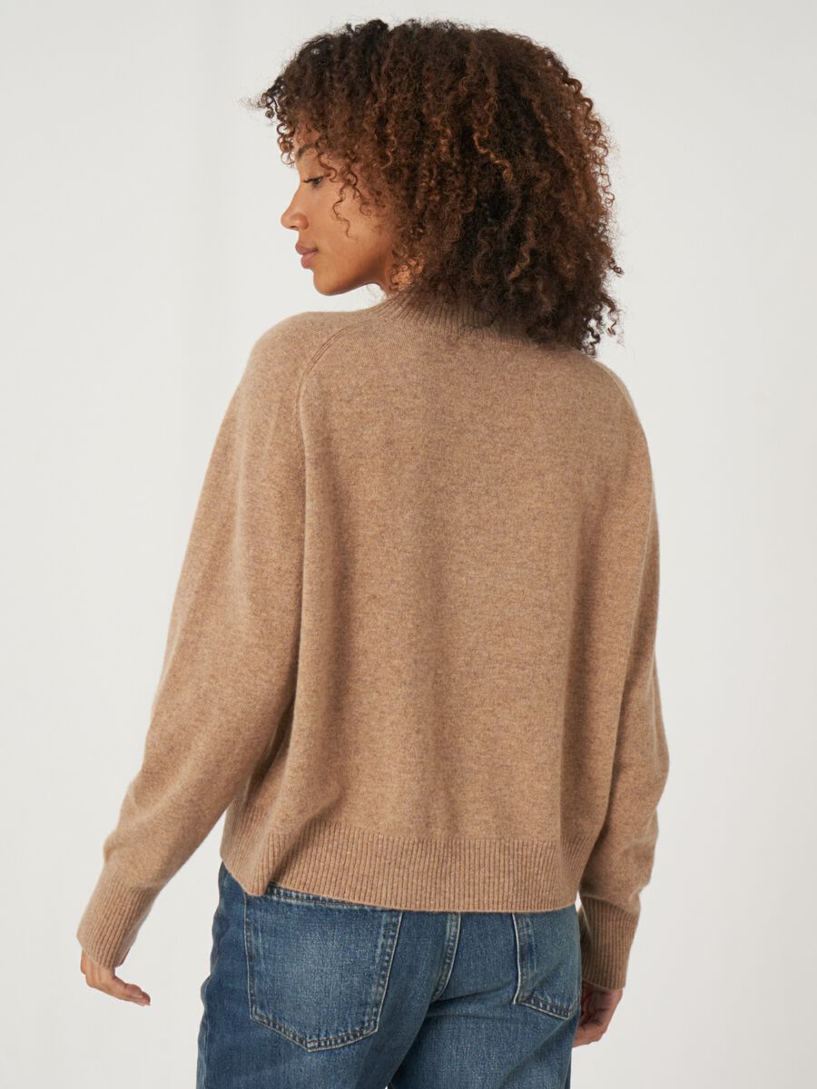 Pull à col montant en cachemire biologique image number 11