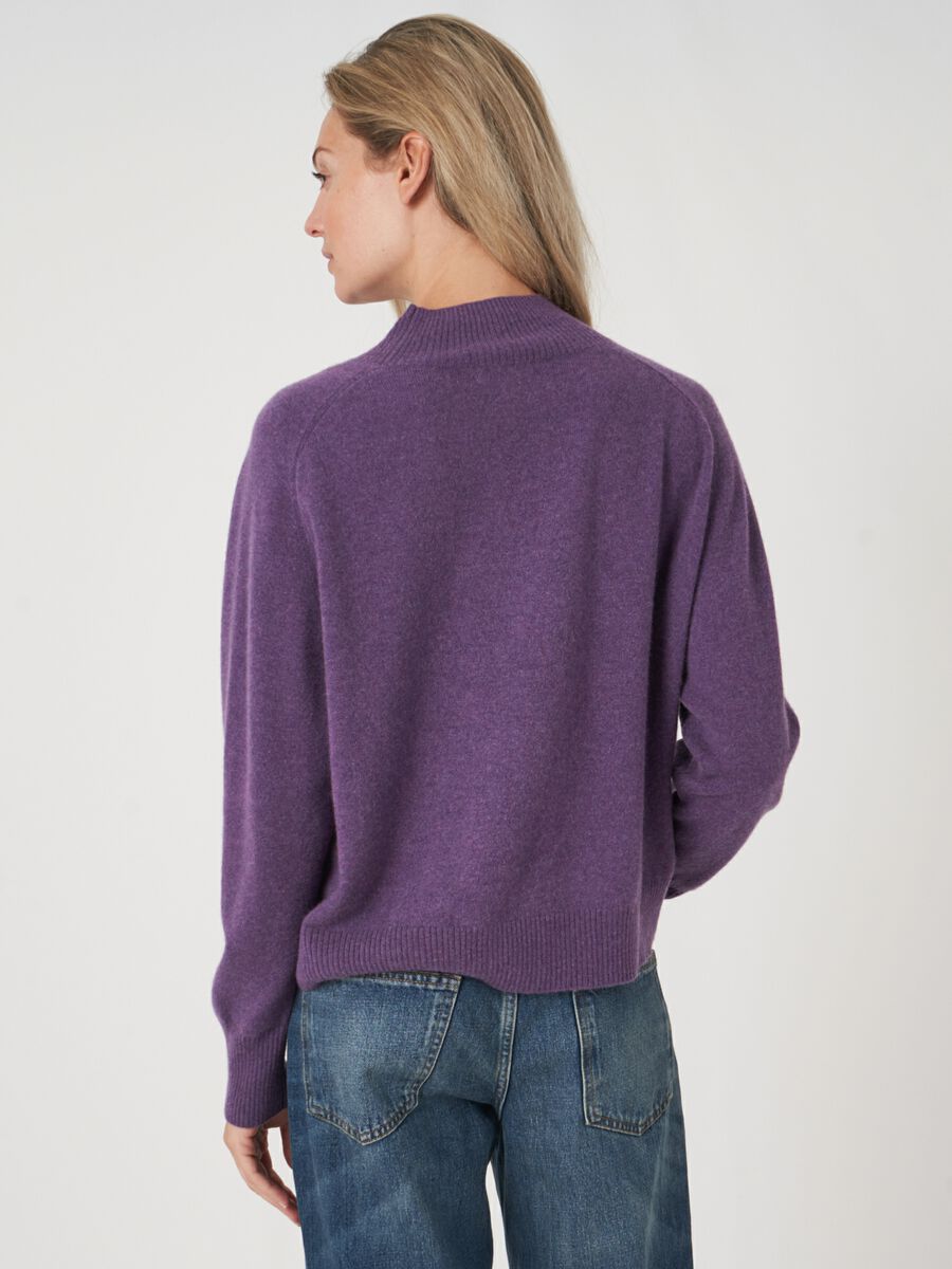 Trui met opstaande kraag en zadelmouwen image number 1