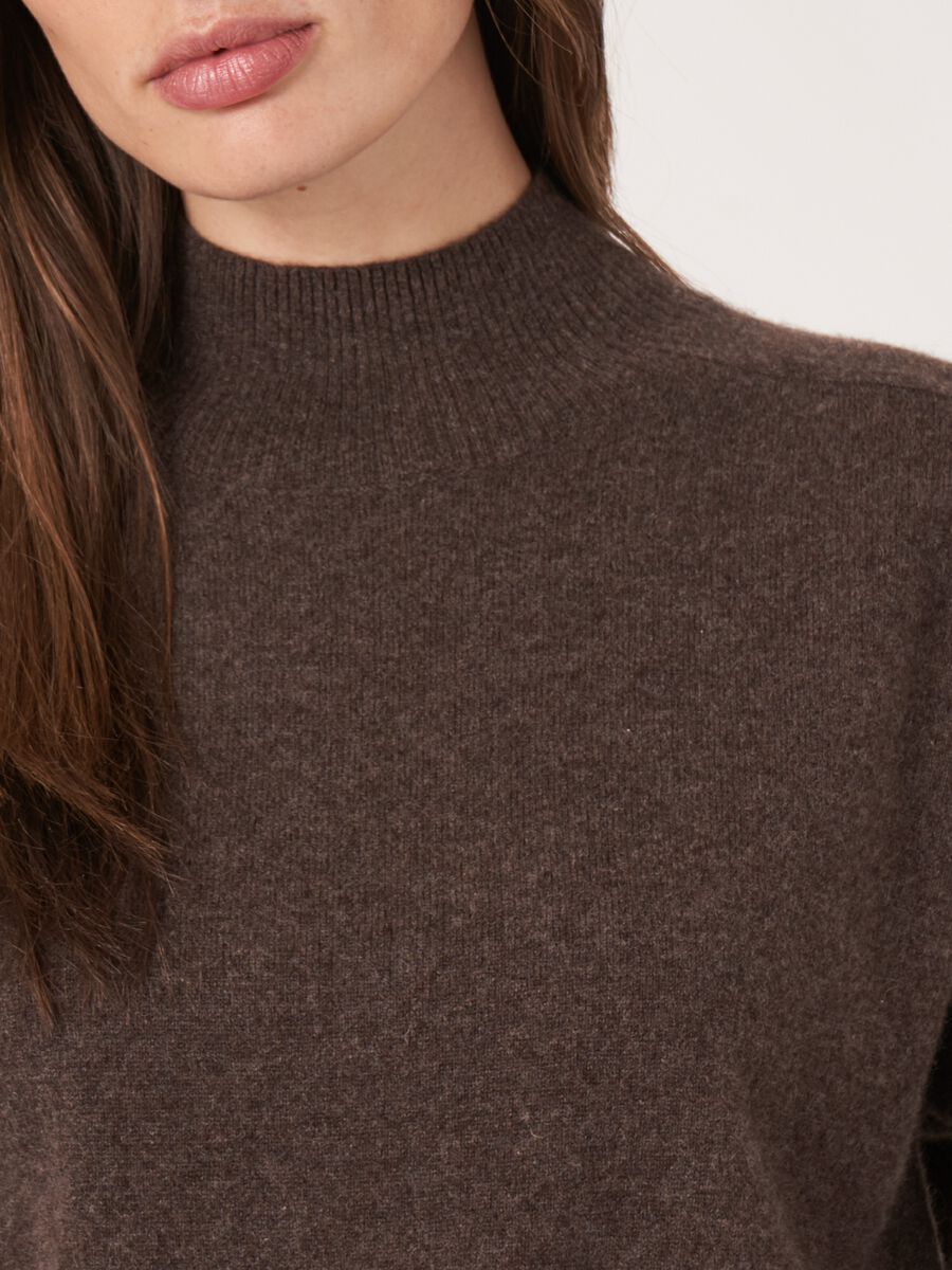 Pull à col montant en cachemire biologique image number 22