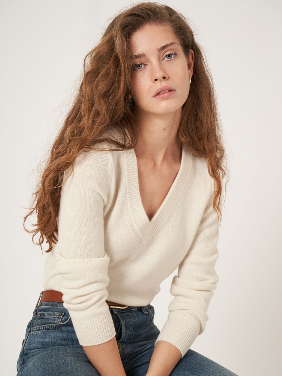 Gekürzter Bio-Kaschmir-Pullover mit V-Ausschnitt image number 4