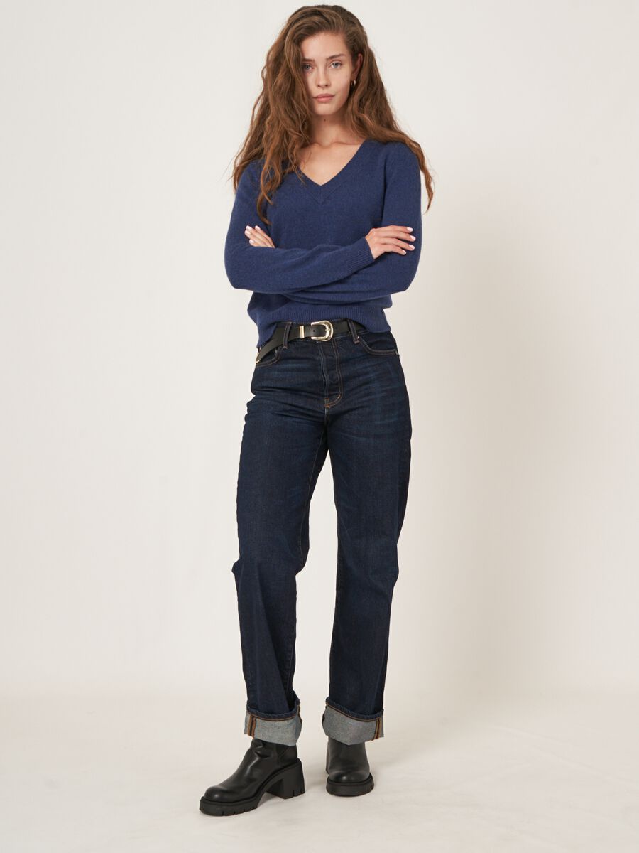 Pull court à col en V en cachemire biologique image number 16