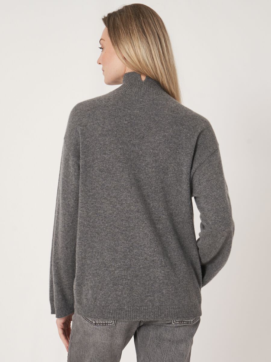 Loose fit organic cashmere with slit stand collar  image number 2