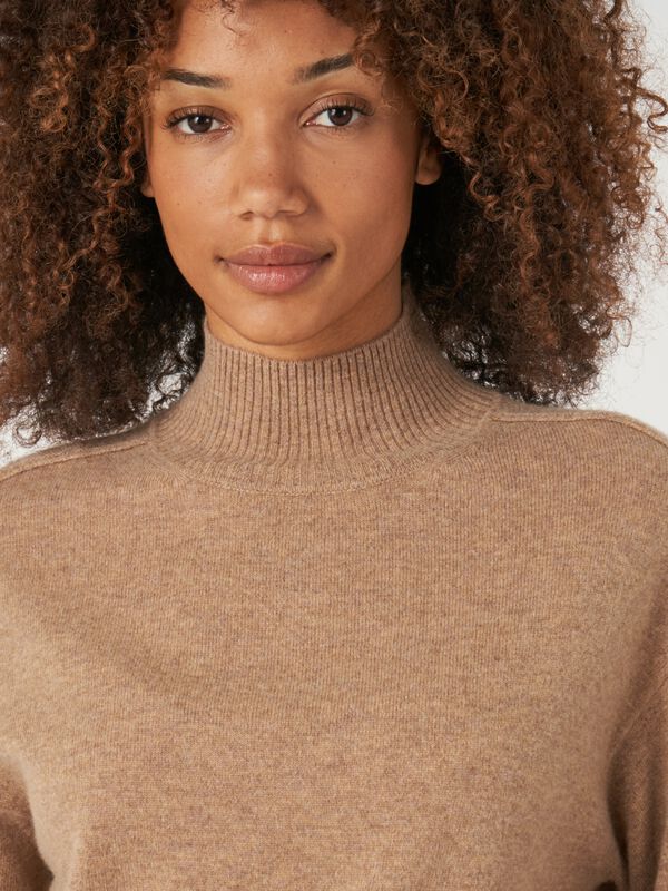 Pull ample &agrave; col montant fendu en cachemire biologique image number 4