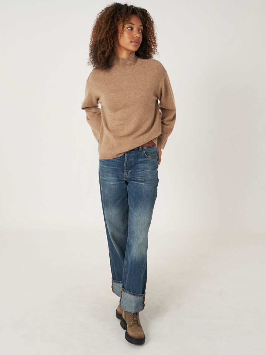 Loose fit cashmere trui met opstaande kraag met split image number 5