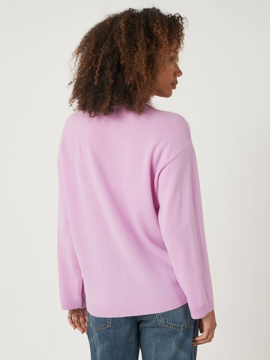 Loose fit organic cashmere with slit stand collar  image number 1