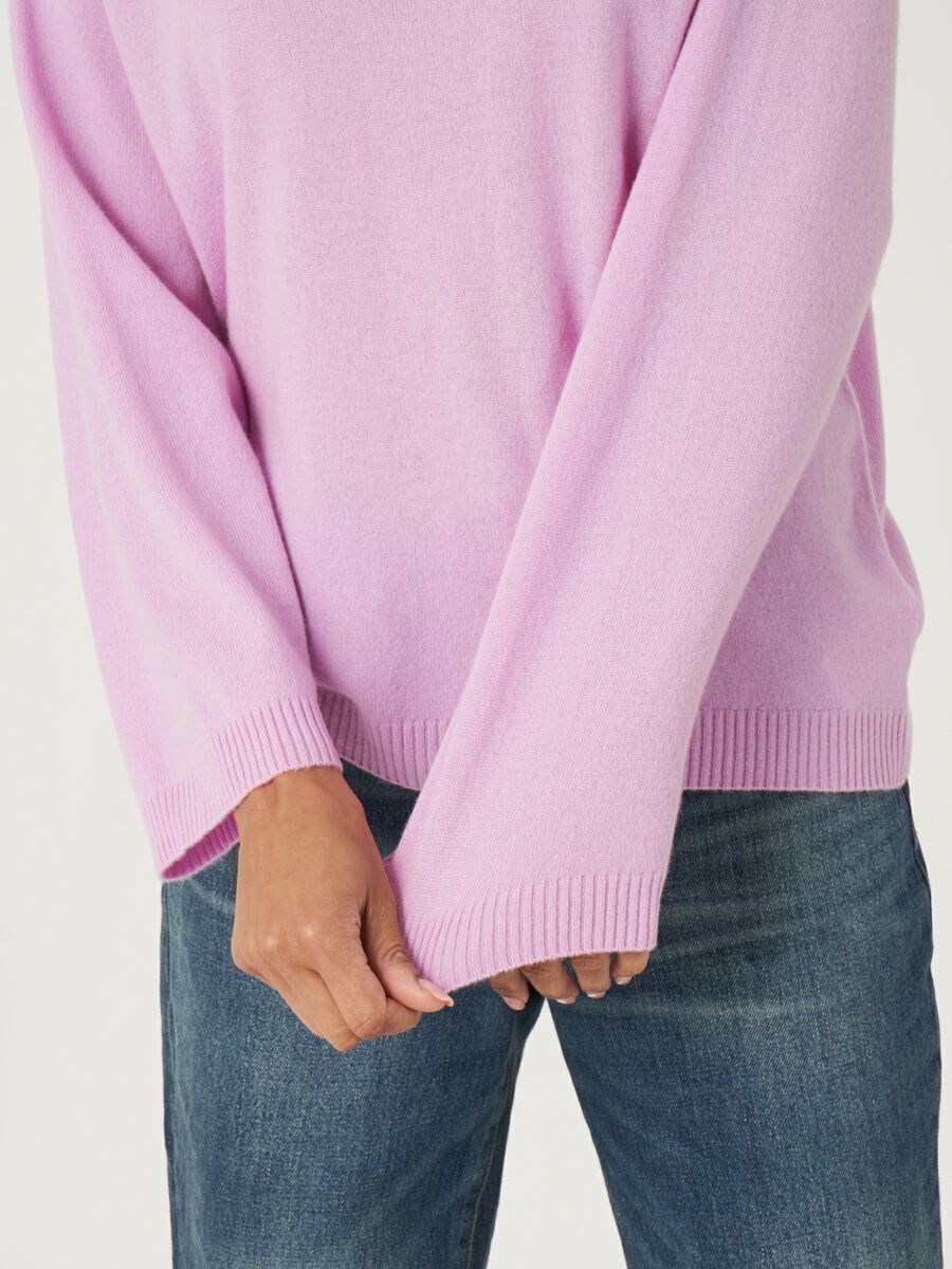 Loose fit organic cashmere with slit stand collar  image number 2