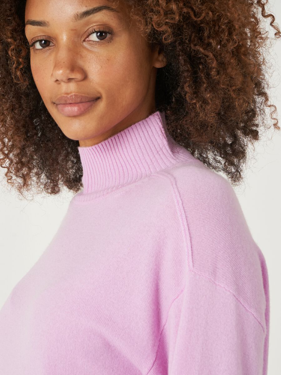 Loose fit organic cashmere with slit stand collar  image number 3