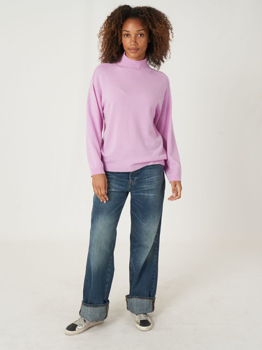 Loose fit organic cashmere with slit stand collar  image number 5