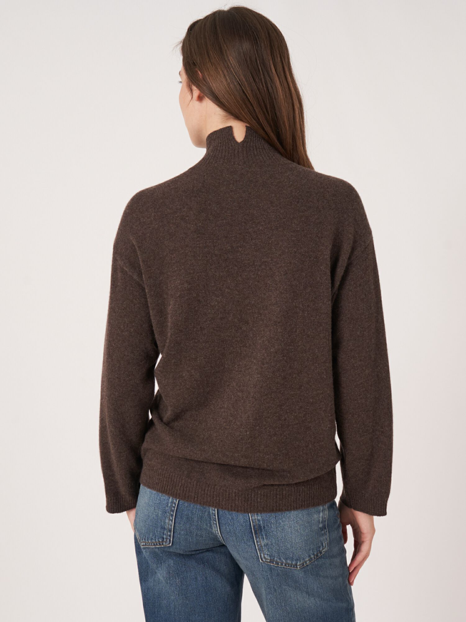 Loose fit organic cashmere with slit stand collar