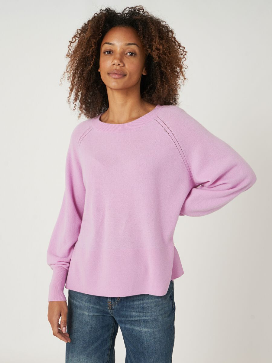 Cashmere raglan sweater with high ribbed hem and side slit image number 0