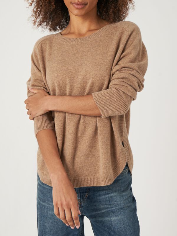 Kaschmirpullover mit rundem Saum und U-Boot-Ausschnitt image number 3