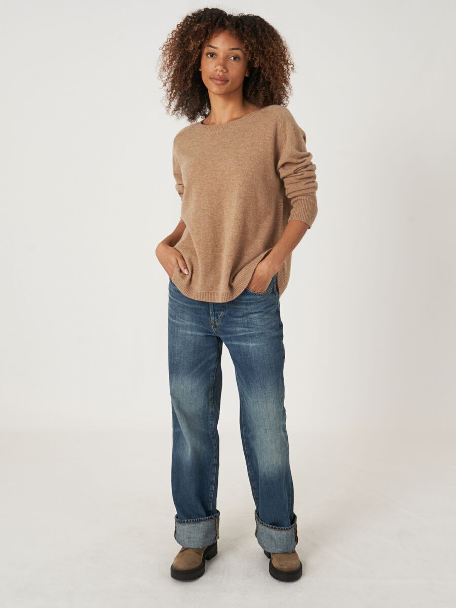 Round hem cashmere sweater with boatneck image number 5