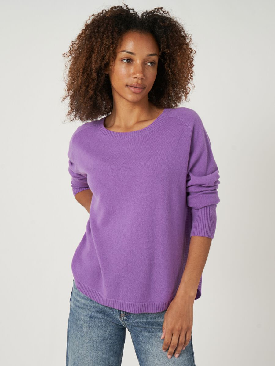 Round hem cashmere sweater with boatneck image number 0