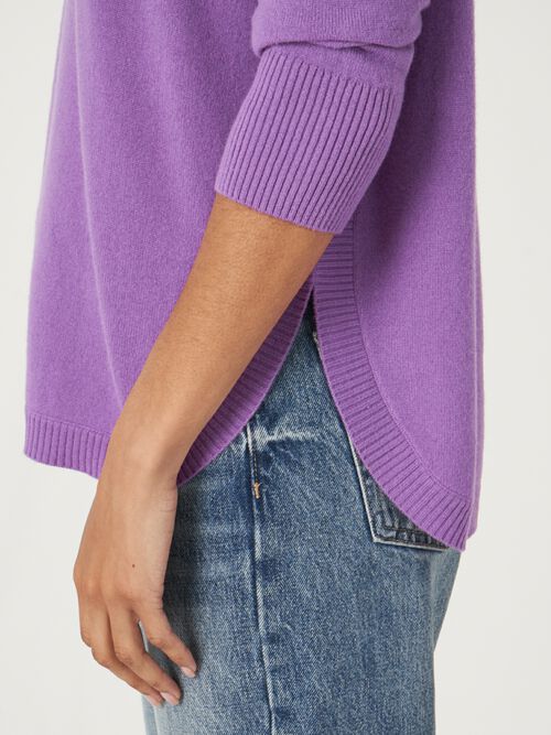 Kaschmirpullover mit rundem Saum und U-Boot-Ausschnitt