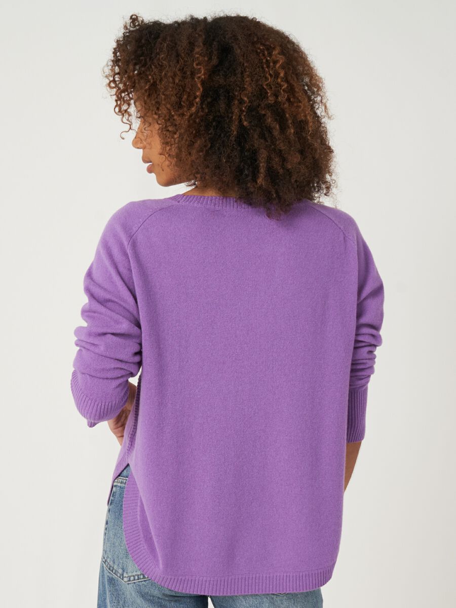 Kaschmirpullover mit rundem Saum und U-Boot-Ausschnitt image number 2