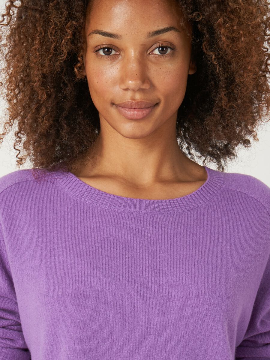 Kaschmirpullover mit rundem Saum und U-Boot-Ausschnitt image number 4