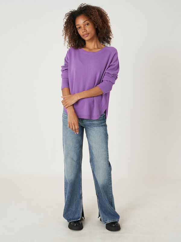 Kaschmirpullover mit rundem Saum und U-Boot-Ausschnitt image number 5