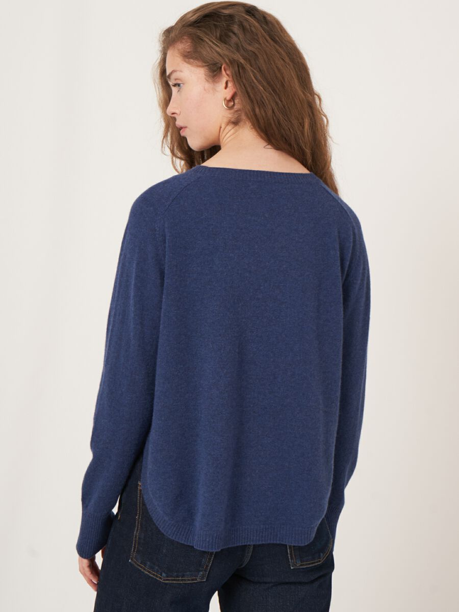 Leichter 100% Kaschmir-Pullover mit U-Boot-Ausschnitt image number 1