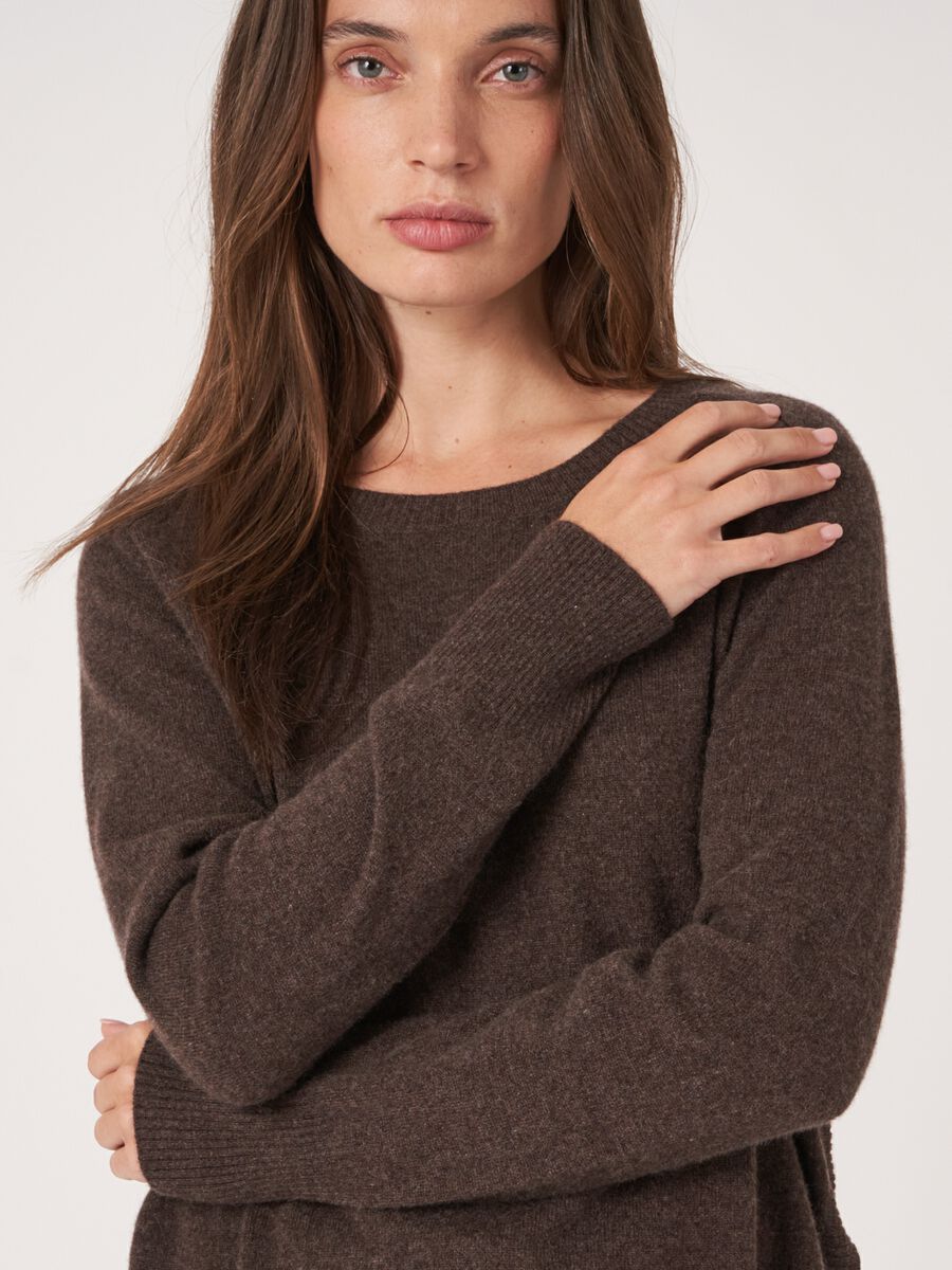 Leichter 100% Kaschmir-Pullover mit U-Boot-Ausschnitt image number 4