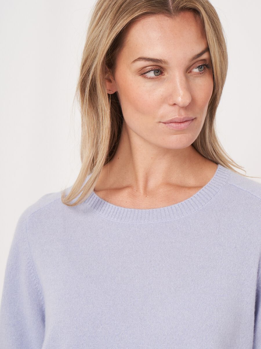 Round hem cashmere sweater with boatneck image number 3