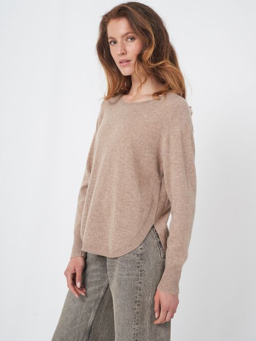 Round hem cashmere sweater with boatneck