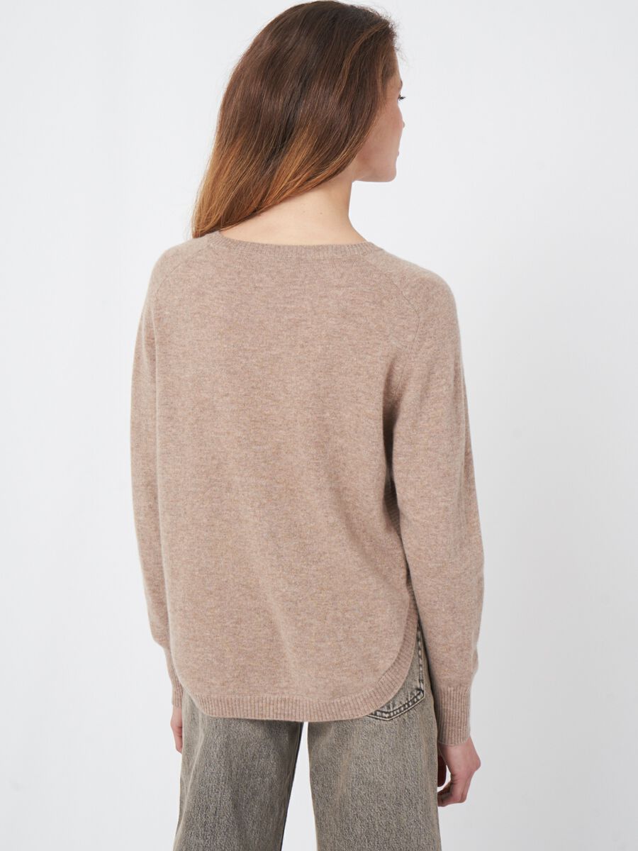 Round hem cashmere sweater with boatneck image number 3