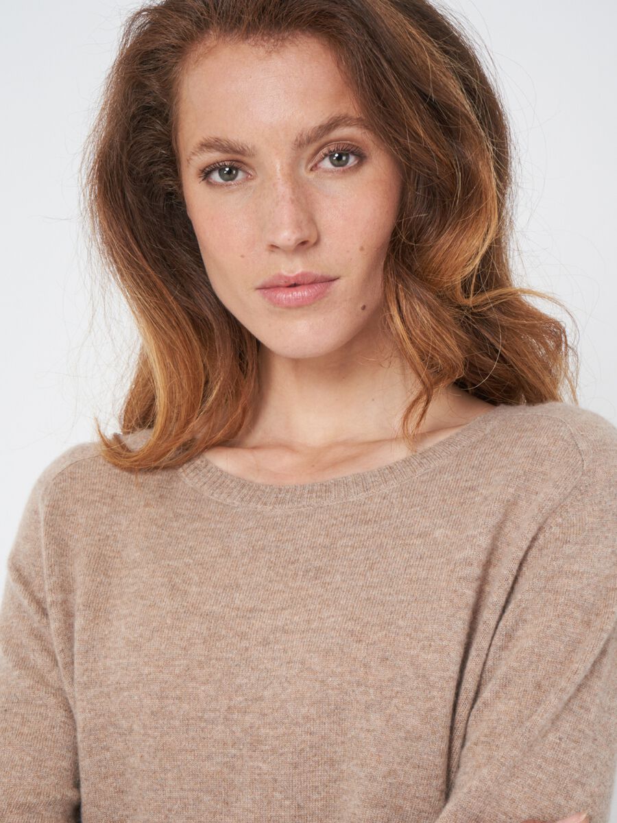Round hem cashmere sweater with boatneck image number 1