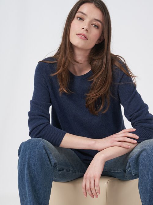 Kaschmirpullover mit rundem Saum und U-Boot-Ausschnitt