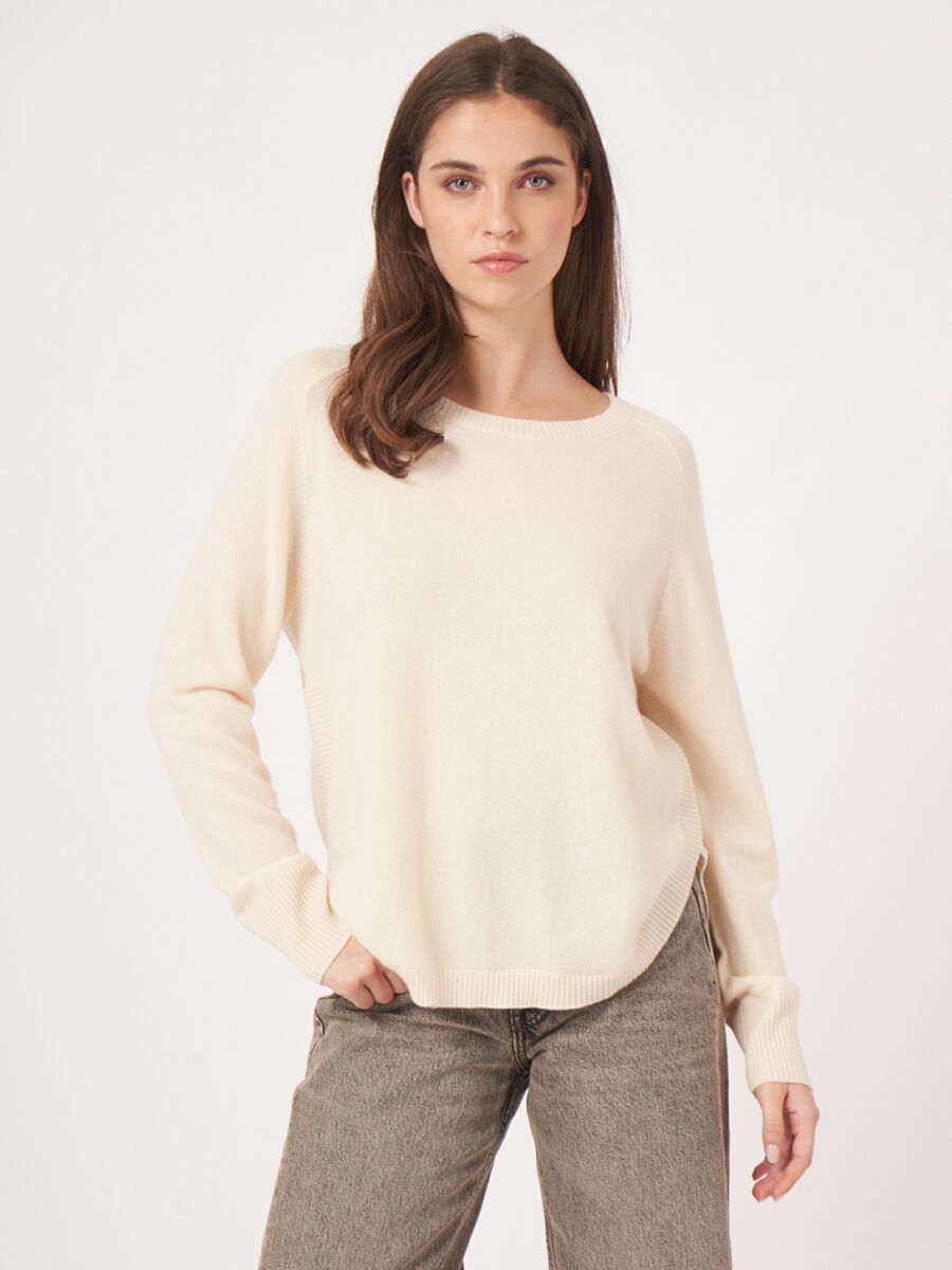 Round hem cashmere sweater with boatneck image number 0
