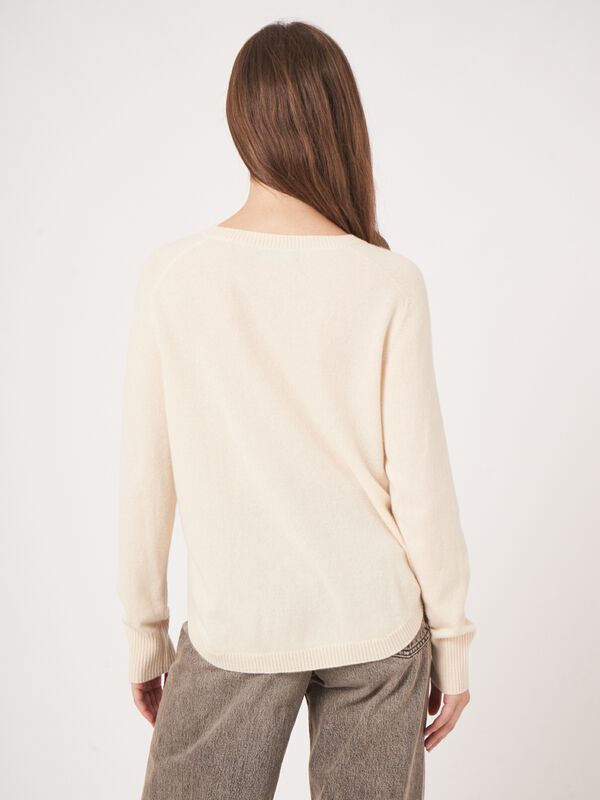 Pull en cachemire à ourlet rond et col bateau image number 4