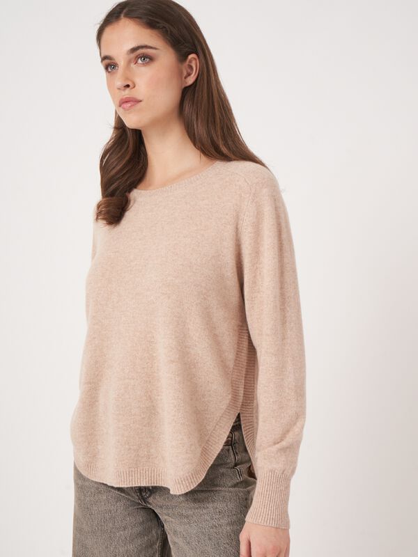 Pull en cachemire &agrave; ourlet rond et col bateau image number 1