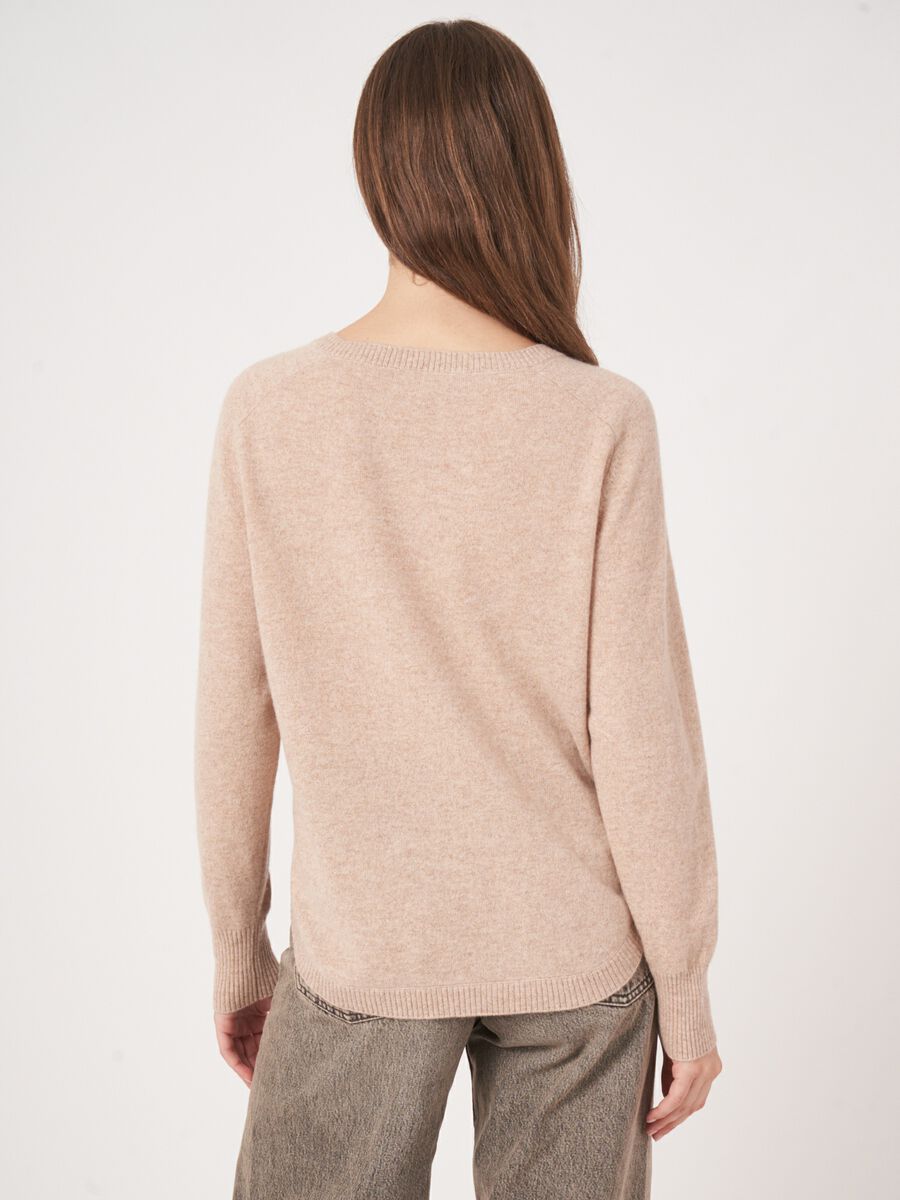 Pull en cachemire à ourlet rond et col bateau image number 3
