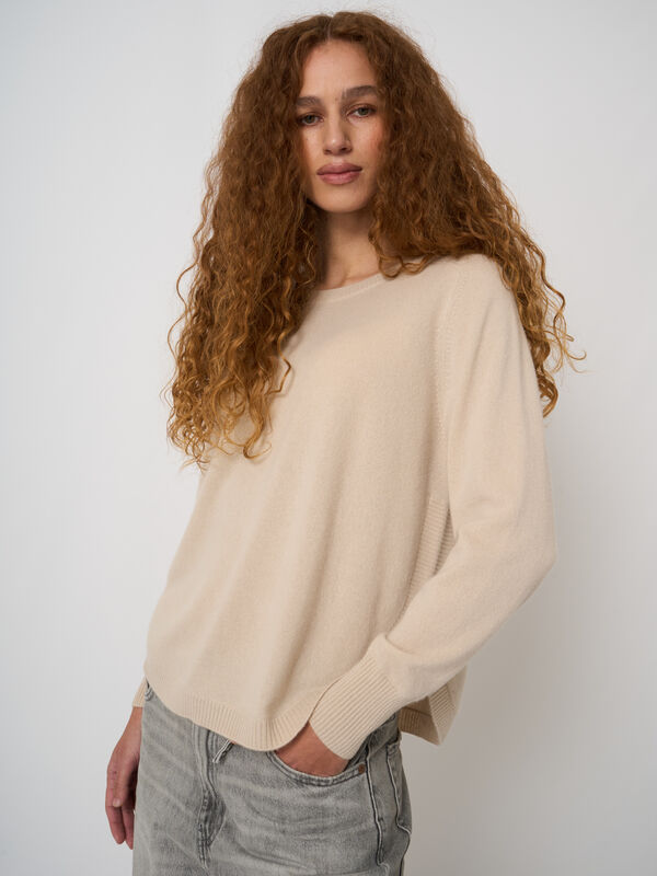 Leichter 100% Kaschmir-Pullover mit U-Boot-Ausschnitt image number 0