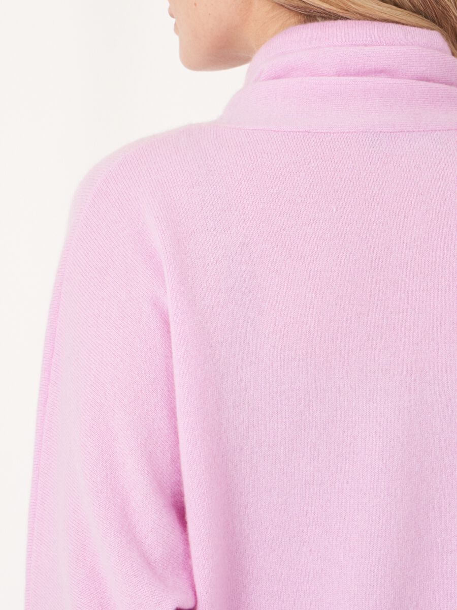 Sportieve cashmere trui met opstaande kraag met trekkoord image number 4