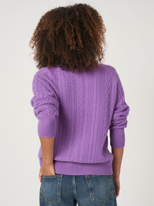 Cashmere kabeltrui met raglanmouwen