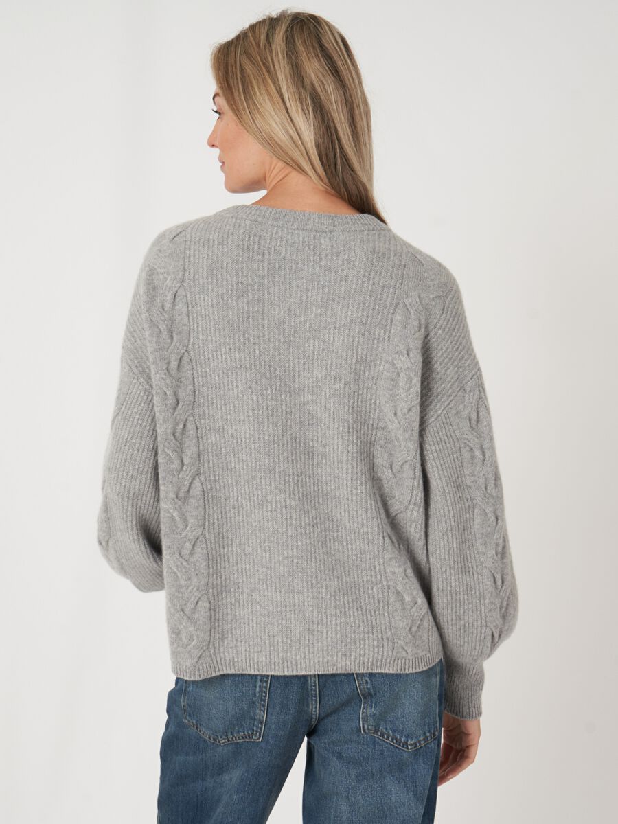 Cashmere pullover met textuur en pofmouwen image number 1