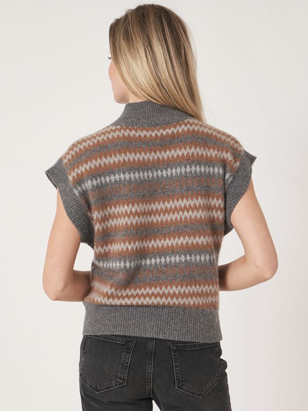 Pull sans manches en intarsia avec col montant c&ocirc;tel&eacute; image number 2