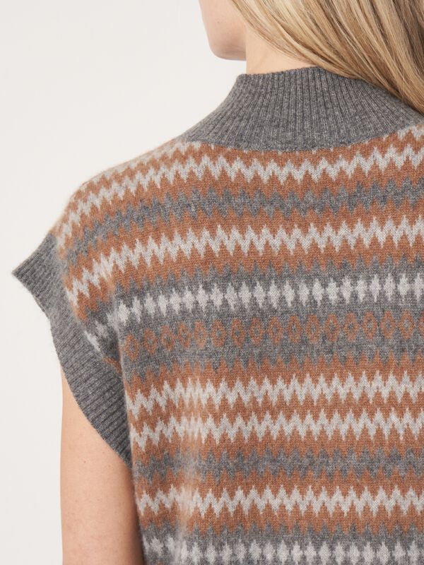 Pull sans manches en intarsia avec col montant c&ocirc;tel&eacute; image number 5