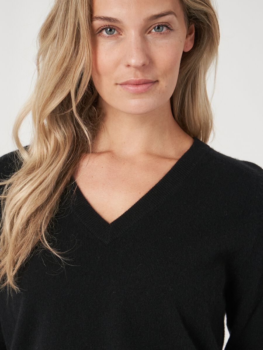 Lichte cashmere pullover met V-hals image number 3