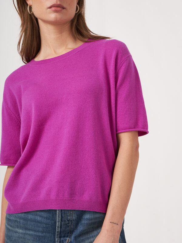 Cashmere trui met korte mouw en gebreid detail op de rug image number 3